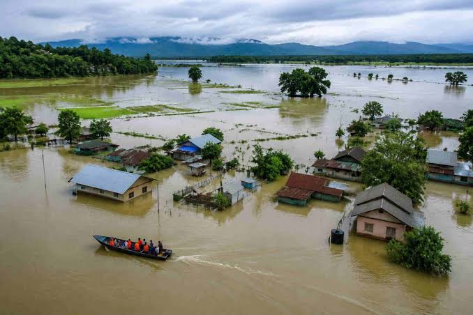 असम में भीषण बाढ़ का कहर: मृतकों की संख्या बढ़कर 75 हुई, मुख्यमंत्री ने 9 लाख रुपये सहायता का किया ऐलान