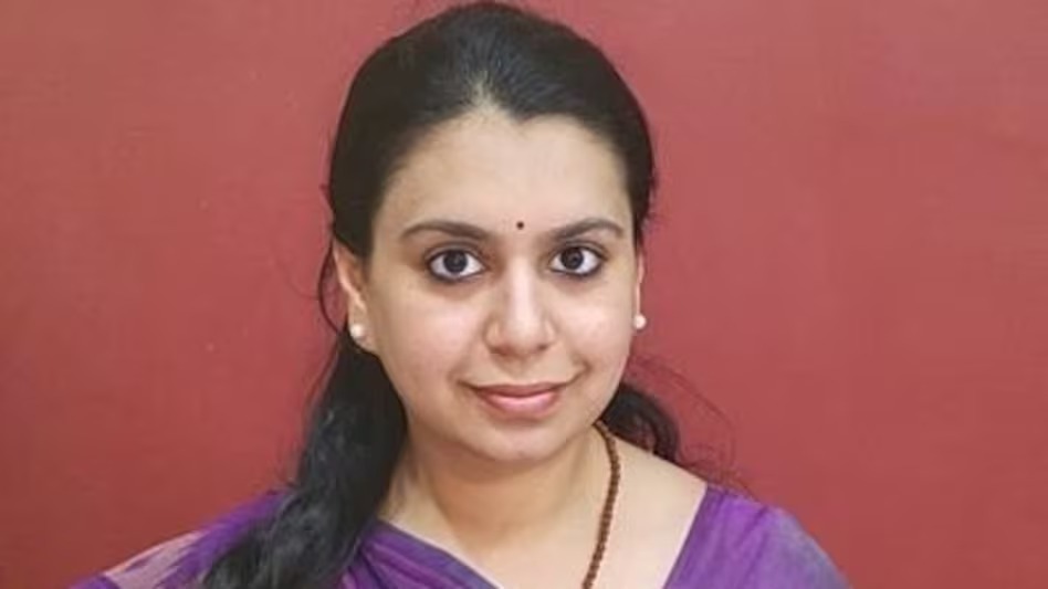 यूपी की IAS अफसर दिव्या मित्तल ने छोड़ी सेवा, सोशल मीडिया पर दी जानकारी