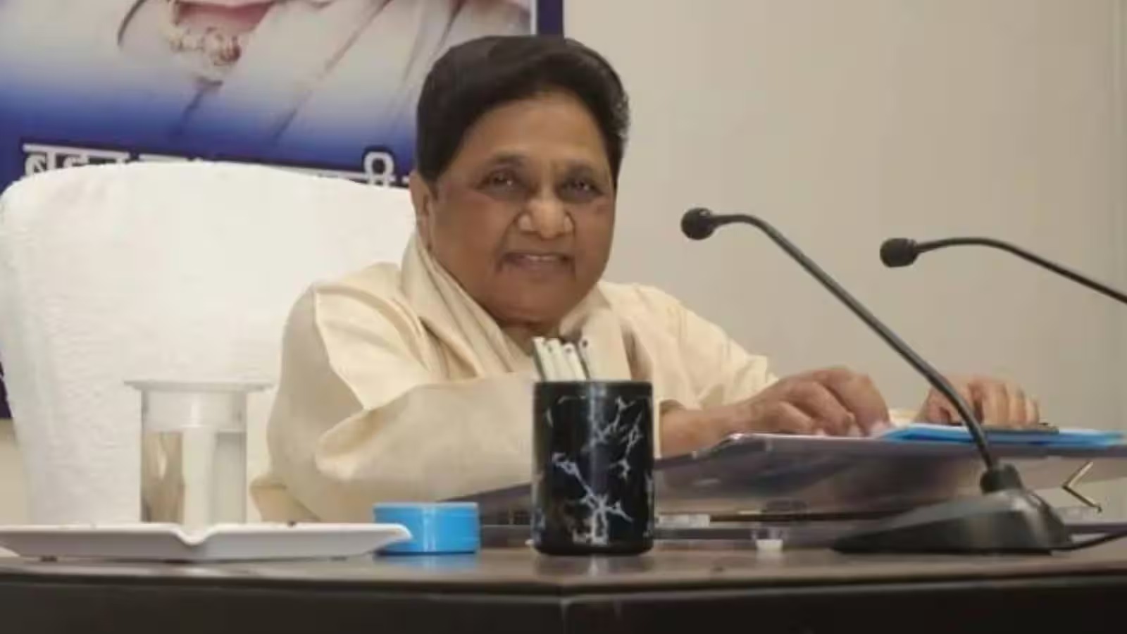 मायावती ने यूपी चुनाव की तैयारियों पर कसी कमर, 75 जिलों के पदाधिकारियों संग की बैठक