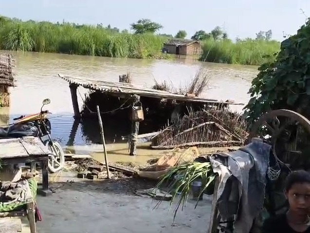 Gonda : बाढ़ का कहर, 15 हजार आबादी प्रभावित