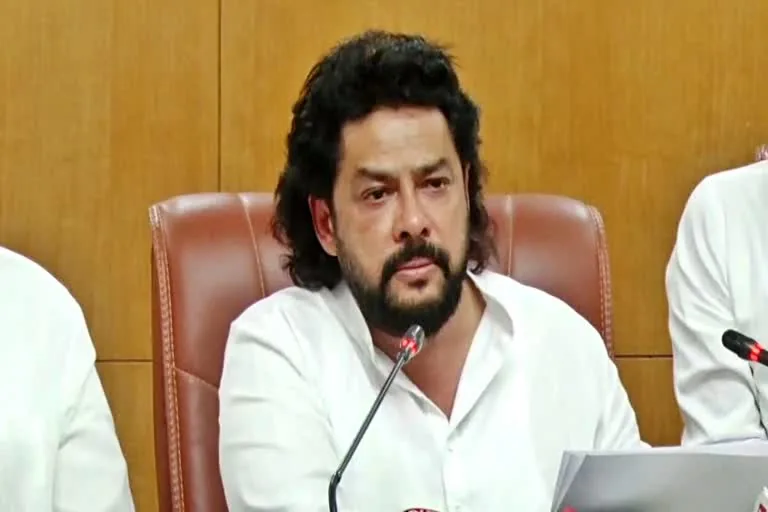 राजनीतिक हलचल: कर्नाटक सरकार को बड़ा झटका देते हुए मंत्री बी. नागेंद्र ने दिया इस्तीफे का ऐलान