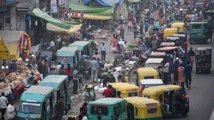 यातायात की समस्या: प्रमुख चौराहों पर चरमराई व्यवस्था से राहगीर हुए हलकान