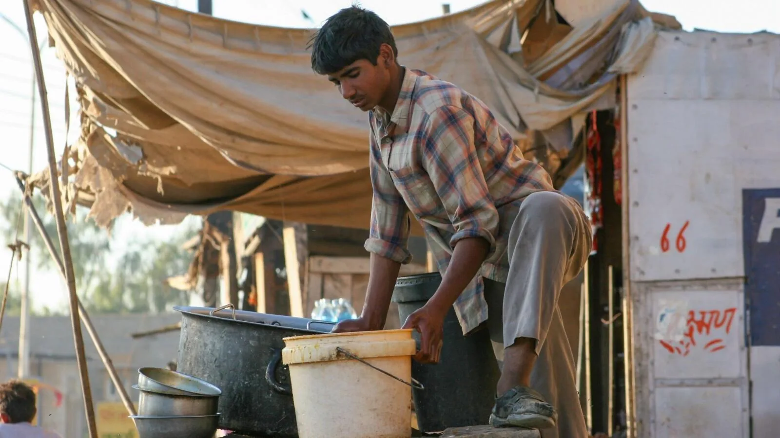 नीति आयोग रिपोर्ट: भारत में 7.65 करोड़ 'NEET यूथ' पढ़ाई और नौकरी से दूर घरेलू कार्यों में व्यस्त