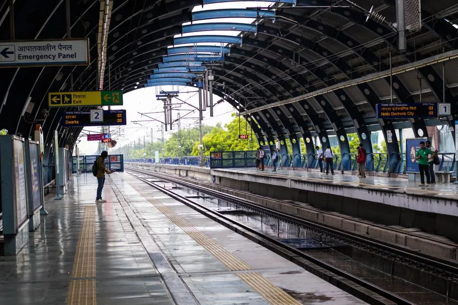 बड़ी राहत: सेक्टर-51 से 52 मेट्रो स्टेशन के लिए दिल्ली-एनसीआर का पहला एसी स्काईवॉक शुरू