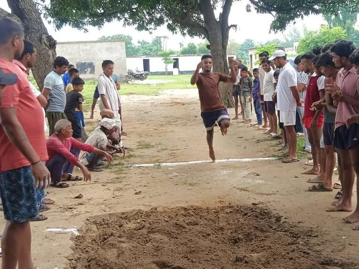 खेलकूद प्रतियोगिता: फुलवरिया पाण्डेय में युवाओं ने दिखाया दमखम, लंबी कूद में सचिन रहे प्रथम