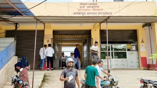 बड़ी रुकावट: जटही व जनकपुर से काठमांडू की ओर जाने वाली बस सेवा पूरी तरह बंद