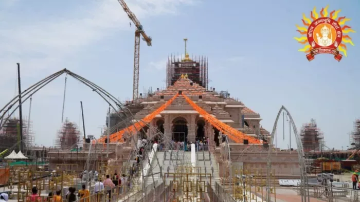 अयोध्या की पावन माटी ने रोशन की जिंदगी: पारंपरिक कुटीर उद्योग और स्थानीय कला से बदली किस्मत, समाज के लिए बनी प्रेरणा की नई मिसाल!