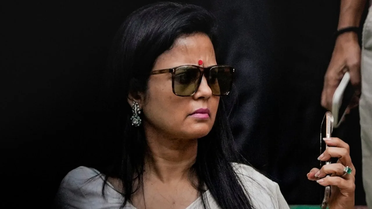 राजनीतिक घमासान: कृष्णानगर सर्किट हाउस खाली करने के आदेश पर टीएमसी सांसद महुआ मोइत्रा का तीखा विरोध