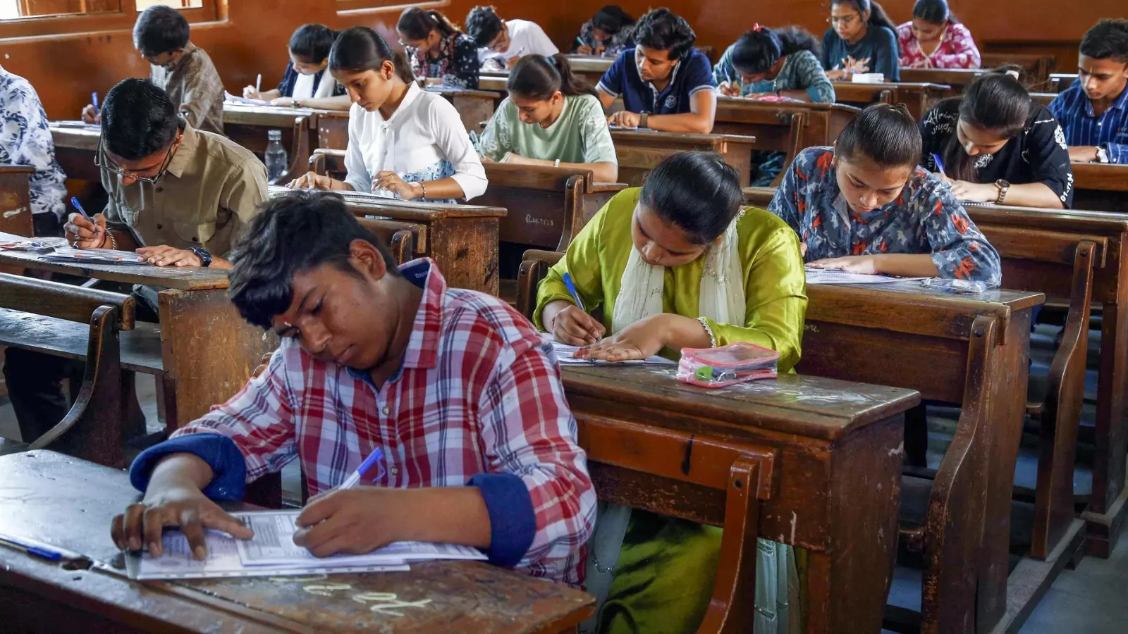 नीट परीक्षा का विरोध: तमिलनाडु विधानसभा में राष्ट्रीय प्रवेश परीक्षा को समाप्त करने का प्रस्ताव पारित