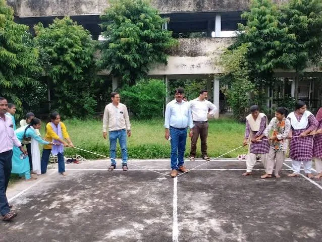 खेल दिवस उत्सव: बांगरमऊ कॉलेज में फिट इंडिया के तहत रस्साकसी और बैडमिंटन