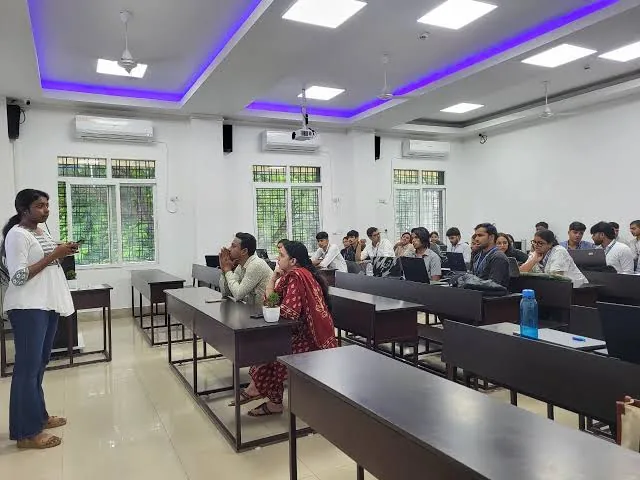 शानदार शुरुआत: एनआईटी रायपुर में स्मार्ट इंडिया हैकाथॉन 2026 का आयोजन और कड़ा मुकाबला