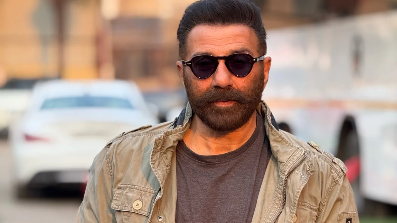 वित्तीय संकट: कर्ज के तले दबने के बाद सनी देओल के जीवन में कैसे आया था बड़ा बदलाव
