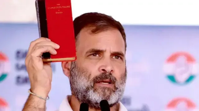 वैचारिक संघर्ष: देश में संविधान और संघ की विचारधारा की लड़ाई छिड़ी, राहुल गांधी का बयान
