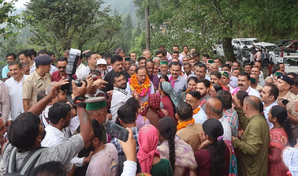 सरकार की प्राथमिकता: हर्षवर्धन चौहान ने बेहतर स्वास्थ्य, शिक्षा और आधारभूत सुविधाओं पर दिया जोर