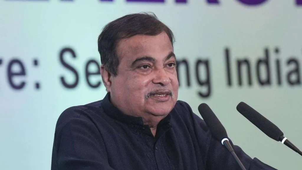राजनीतिक संन्यास की चर्चा: नितिन गडकरी के बयान और उसके बाद आई सफाई पर टिकी नजरें