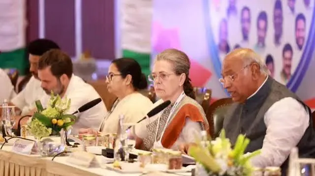 राजनीति में हलचल तेज: प्रमुख विपक्षी दलों ने गठबंधन का नया खाका किया तैयार