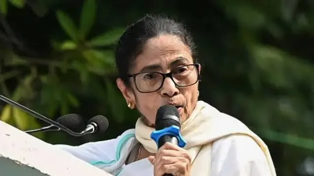 बड़ी कानूनी मुश्किल: कोलकाता में मुख्यमंत्री ममता बनर्जी के खिलाफ एफआईआर दर्ज