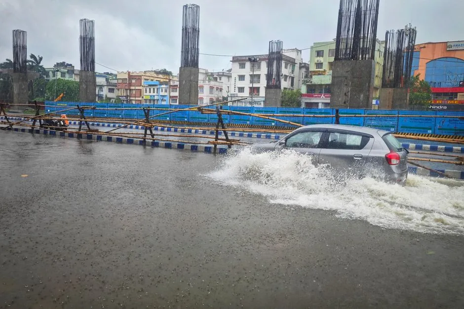 मौसम का भयंकर कहर: उत्तर प्रदेश और बिहार के 12 जिलों में भारी बारिश का रेड अलर्ट जारी