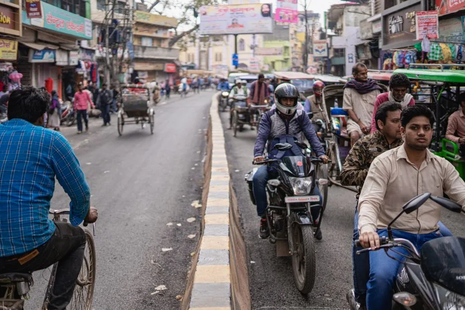 सड़क सुरक्षा: वाराणसी के पिंडरा क्षेत्र में आधुनिक गोल चौराहे का आज हुआ लोकार्पण