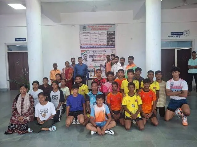 शानदार आयोजन: राष्ट्रीय खेल दिवस पर शिवहर में हुए खेल मुकाबले और नवोदय के मृत्युंजय सम्मानित