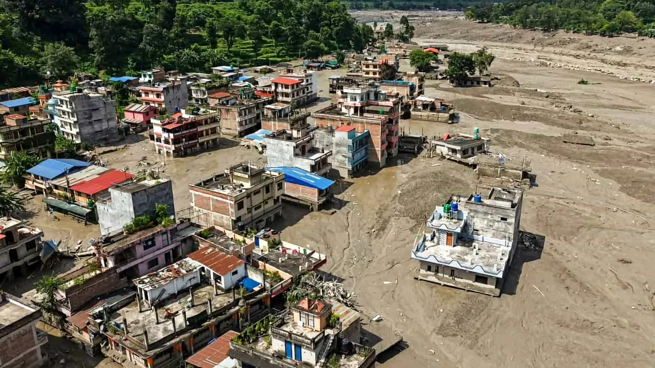जलसैलाब का संकट: नेपाल की बाढ़ और चीन की बस्तियों पर उठे गंभीर सवाल, बिहार तक बढ़ा खतरा