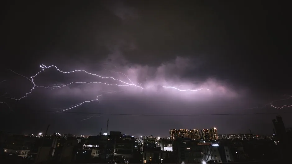 मौसम का मिजाज: उत्तर प्रदेश और बिहार समेत कई राज्यों में आंधी-बारिश का अनुमान