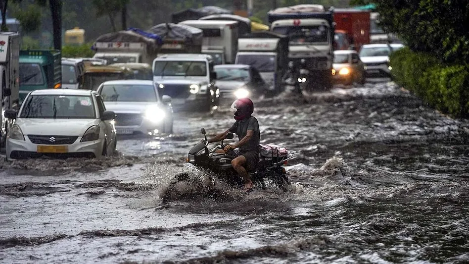 मानसून का कहर: बाढ़ प्रभावित ओडिशा में बारिश जारी, उत्तर प्रदेश और राजस्थान समेत देश के कई राज्यों में मौसम का हाल