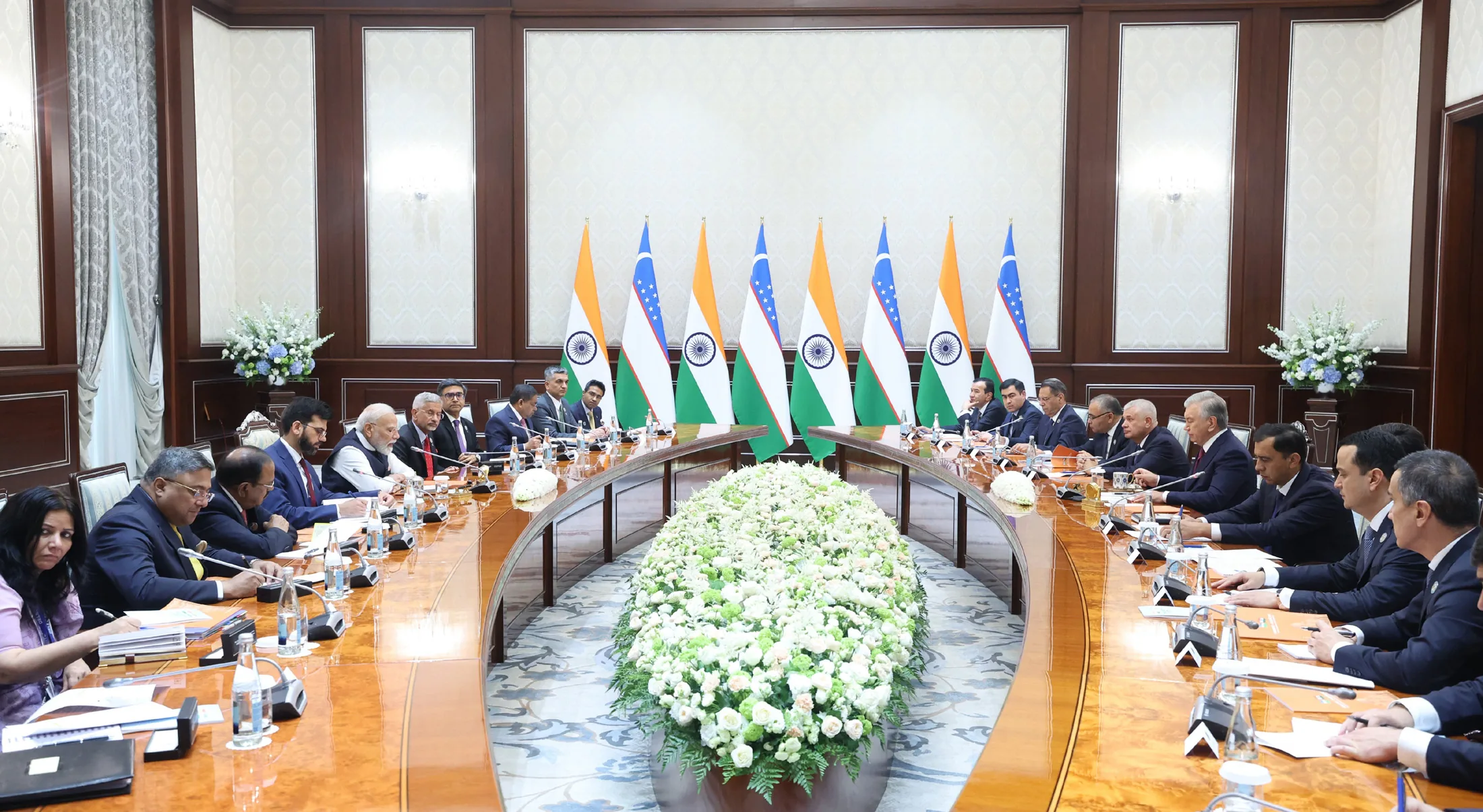 अंतरराष्ट्रीय कूटनीति: उज्बेकिस्तान यात्रा के दौरान प्रधानमंत्री मोदी ने राष्ट्रपति मिर्जियोयेव के साथ की उच्चस्तरीय बैठक और नेपाल भेजी गई सहायता