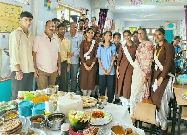 सांस्कृतिक आदान-प्रदान: आनी के स्कूल में परोसे गए केरल और हिमाचल के पारंपरिक व्यंजन