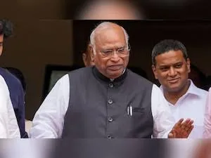 लोकतंत्र पर प्रहार: उत्तराखंड में मंच शुद्धिकरण पर मल्लिकार्जुन खरगे ने जताई नाराजगी, जेपी नड्डा बोले होगी जांच
