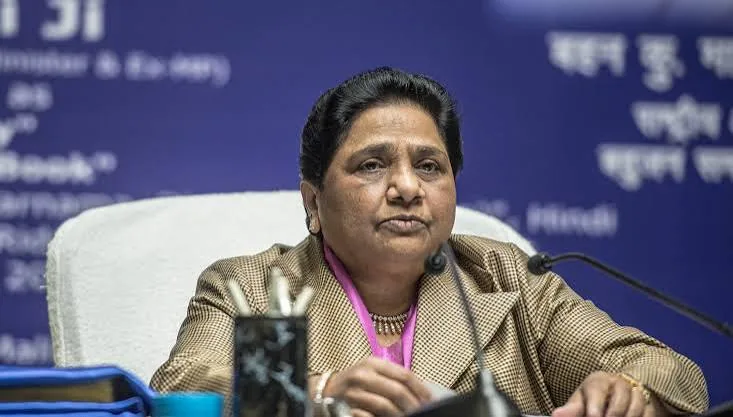 संकुचित राजनीति: हिजाब विवाद पर मायावती का सख्त बयान सामने आया