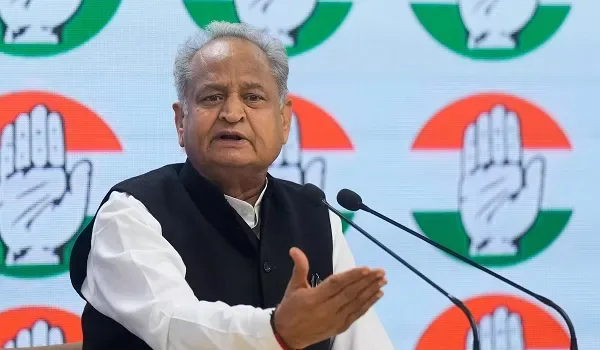 राजनीतिक सरगर्मी तेज: जयपुर में जन आक्रोश यात्रा के समापन पर बरसे अशोक गहलोत
