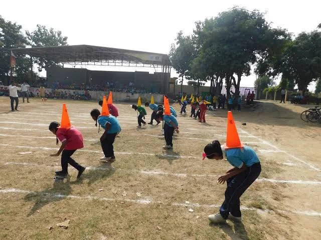 खेल प्रतिभा की चमक: लातेहार के स्कूल में बच्चों ने दिखाए अद्भुत खेल कौशल