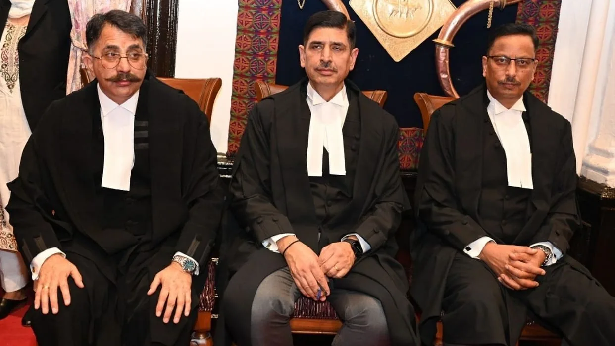 न्यायिक विस्तार: राज्यपाल ने नव नियुक्त जज और अतिरिक्त जजों को दिलाई पद की शपथ