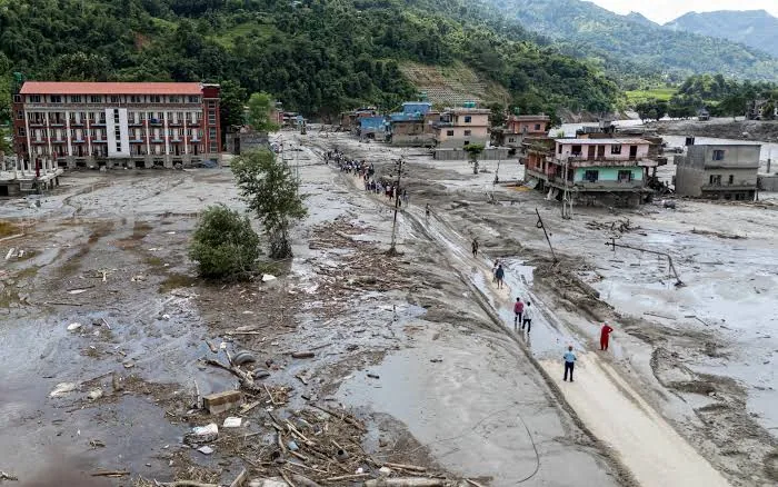 रहस्यमय बाढ़: नेपाल आपदा में चार दिन से लापता बेटी का मोबाइल चीन सीमा पर चालू
