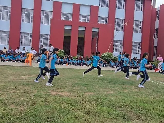 शानदार आयोजन: स्टेपिंग स्टोन एकेडमी में हर्षोल्लास के साथ मनाया गया खेल दिवस