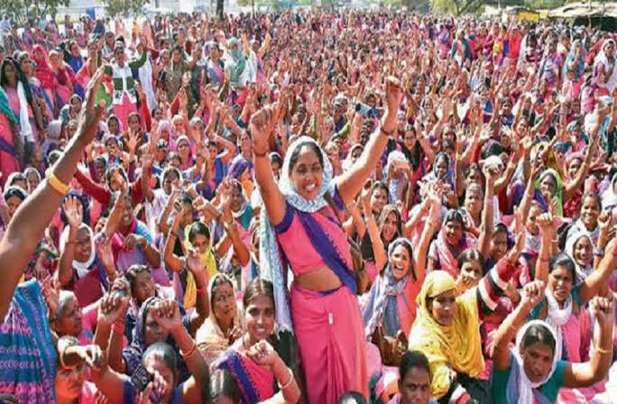 आंगनबाड़ी कार्यकत्रियों-सहायिकाओं को बड़ी सौगात, बढ़ा मानदेय और मिला स्वास्थ्य कवर