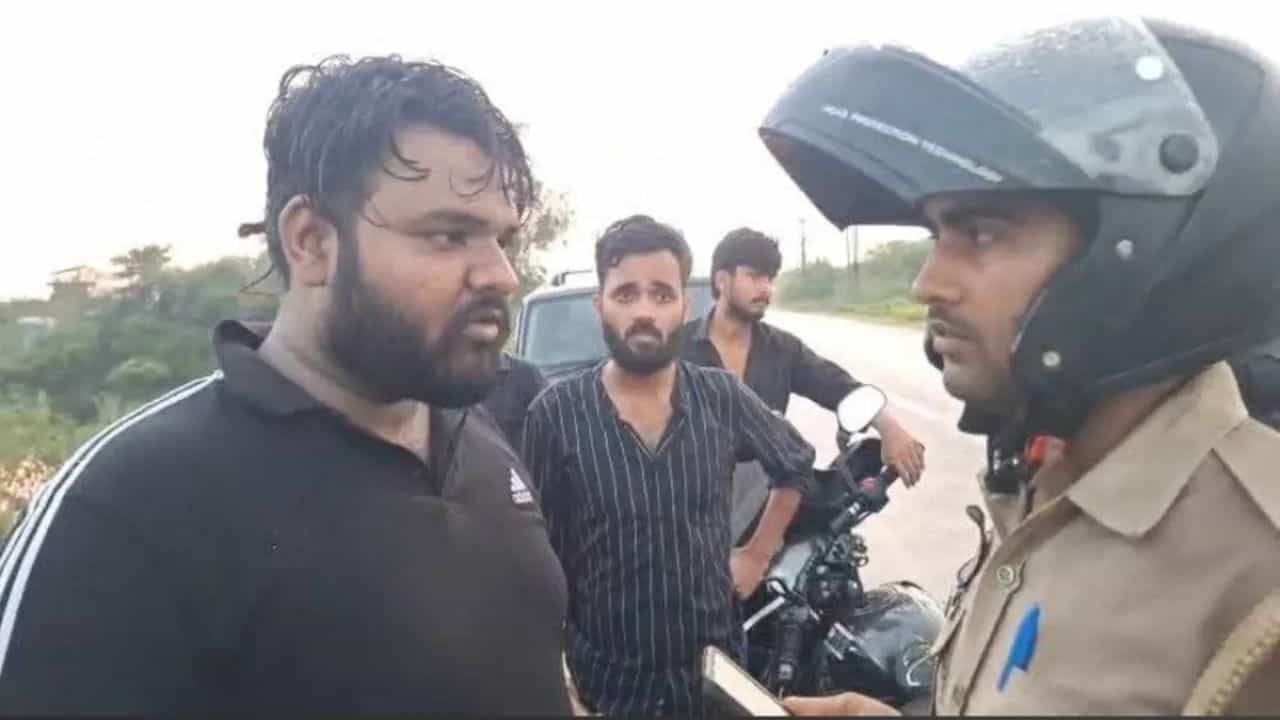 अमेठी में स्कॉर्पियो सवार पर फायरिंग, पुलिस ने शुरू की जांच