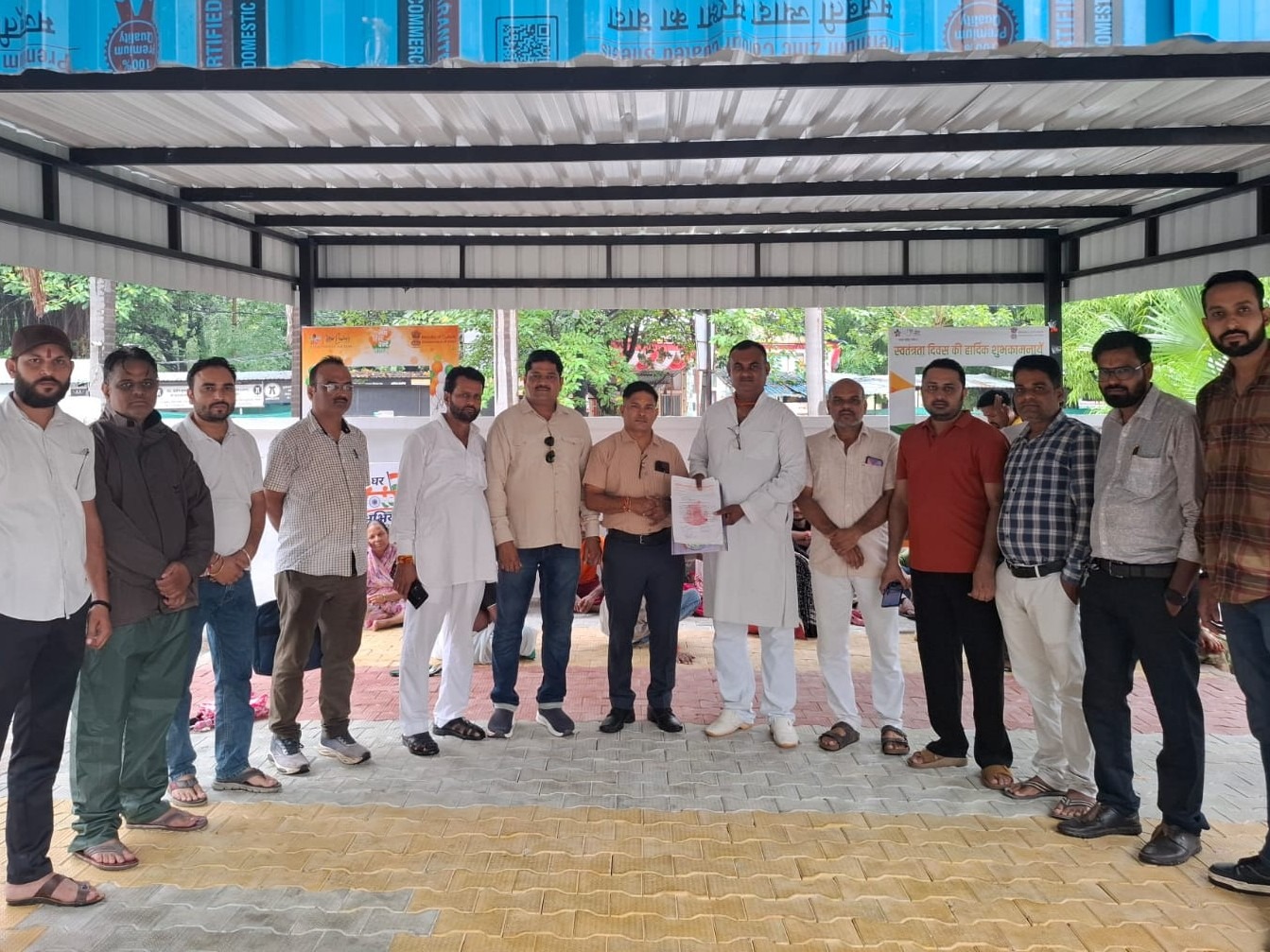 ललितपुर कलेक्ट्रेट में सवर्ण आर्मी का प्रदर्शन, आरक्षण और SC/ST एक्ट को लेकर उठाई आवाज