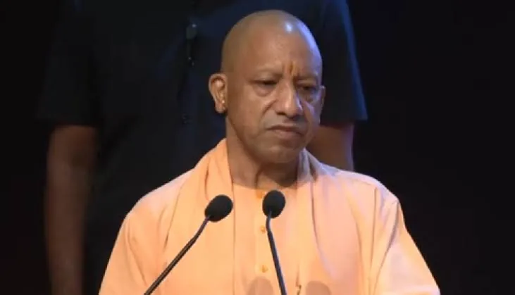 कर्मचारी सुरक्षा: वेतन से आगे बढ़कर स्वास्थ्य और नौकरी की सुरक्षा सुनिश्चित कर रही योगी सरकार