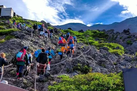 कड़े प्रतिबंध: शिज़ुओका प्रीफ़ैक्चर फ़ुजि पर्वत पर चढ़ाई के नियम करेगा सख्त