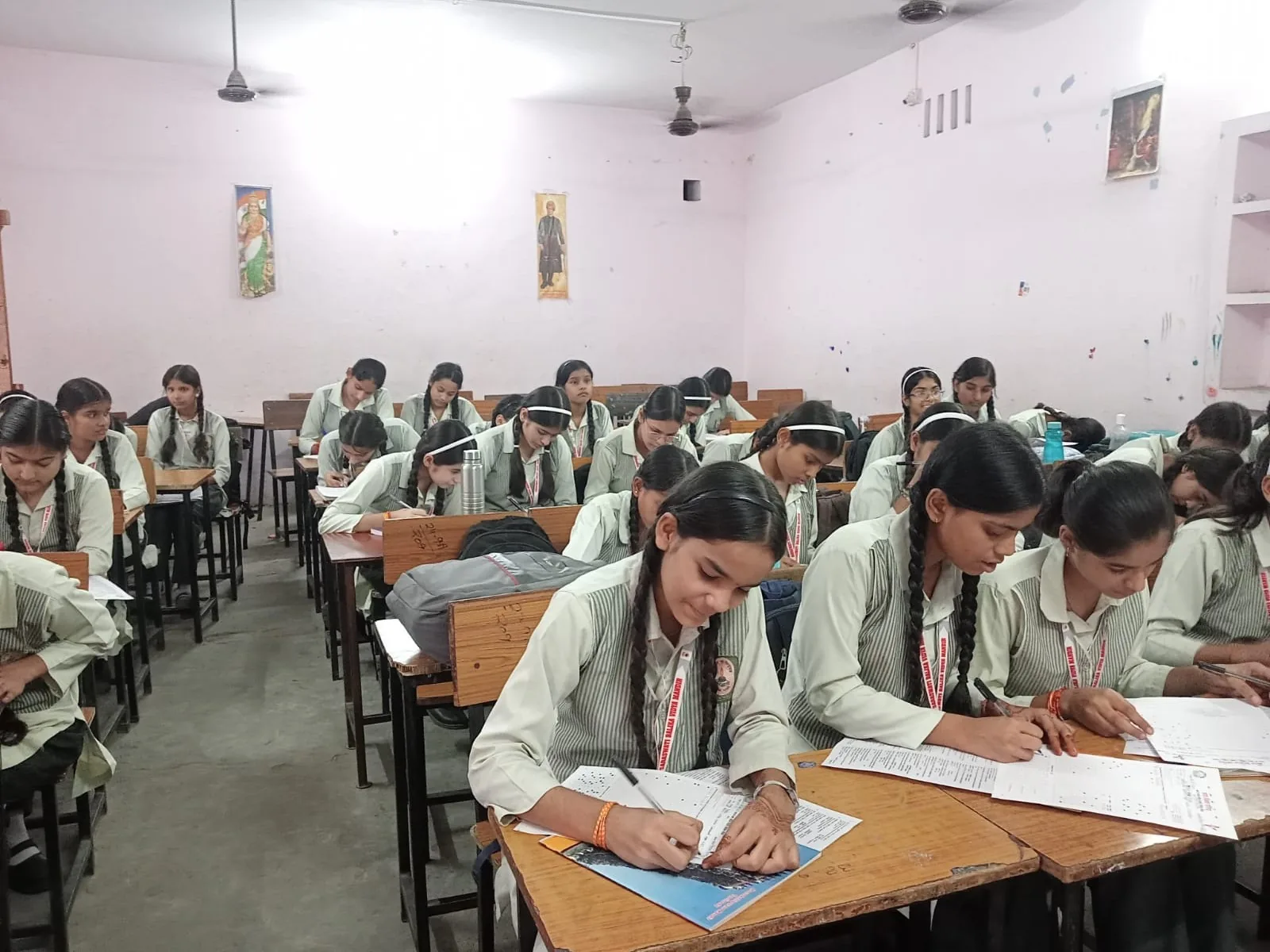 गौरवशाली सफलता: भारत को जानो प्रतियोगिता में मनियां और उप्रावि रहे अव्वल