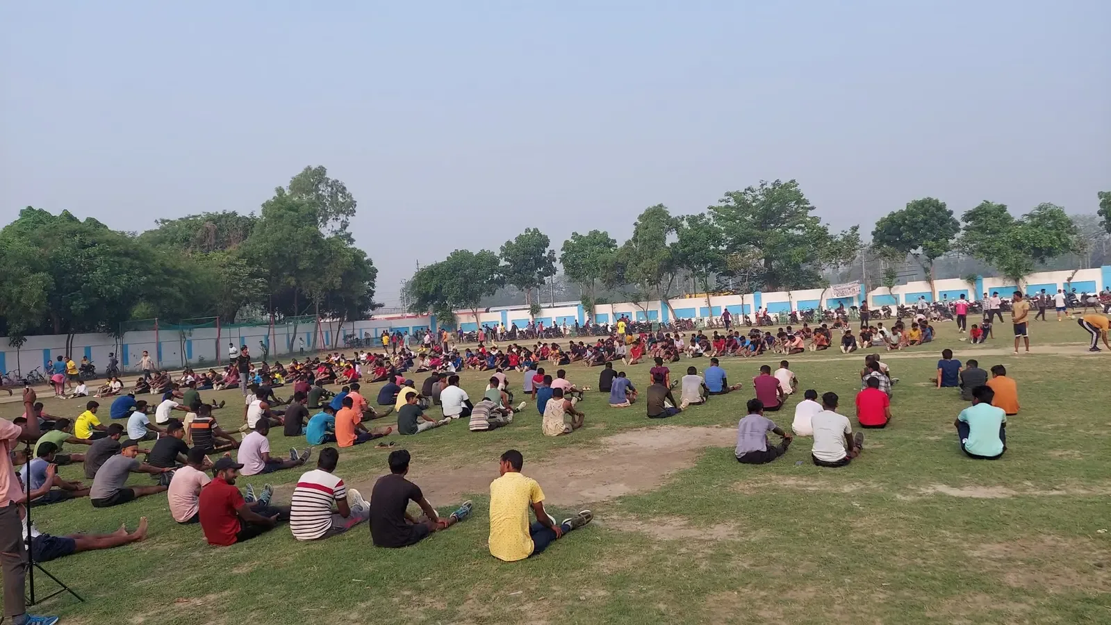 खेल मैदान की कमी: सिकंदरपुर और अकबरपुर ब्लॉक के युवाओं को अभ्यास में आ रही भारी परेशानी