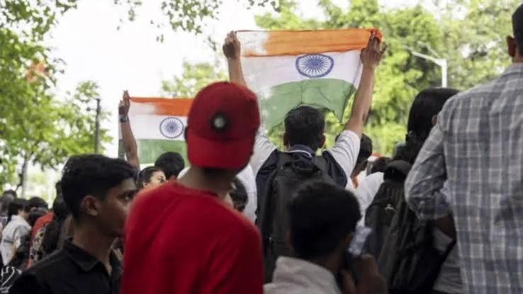 यूपी की राजनीति: Gen-Z मतदाताओं पर राजनीतिक दलों की नजर और रोजगार के मोर्चे पर बढ़ती प्रतिस्पर्धा