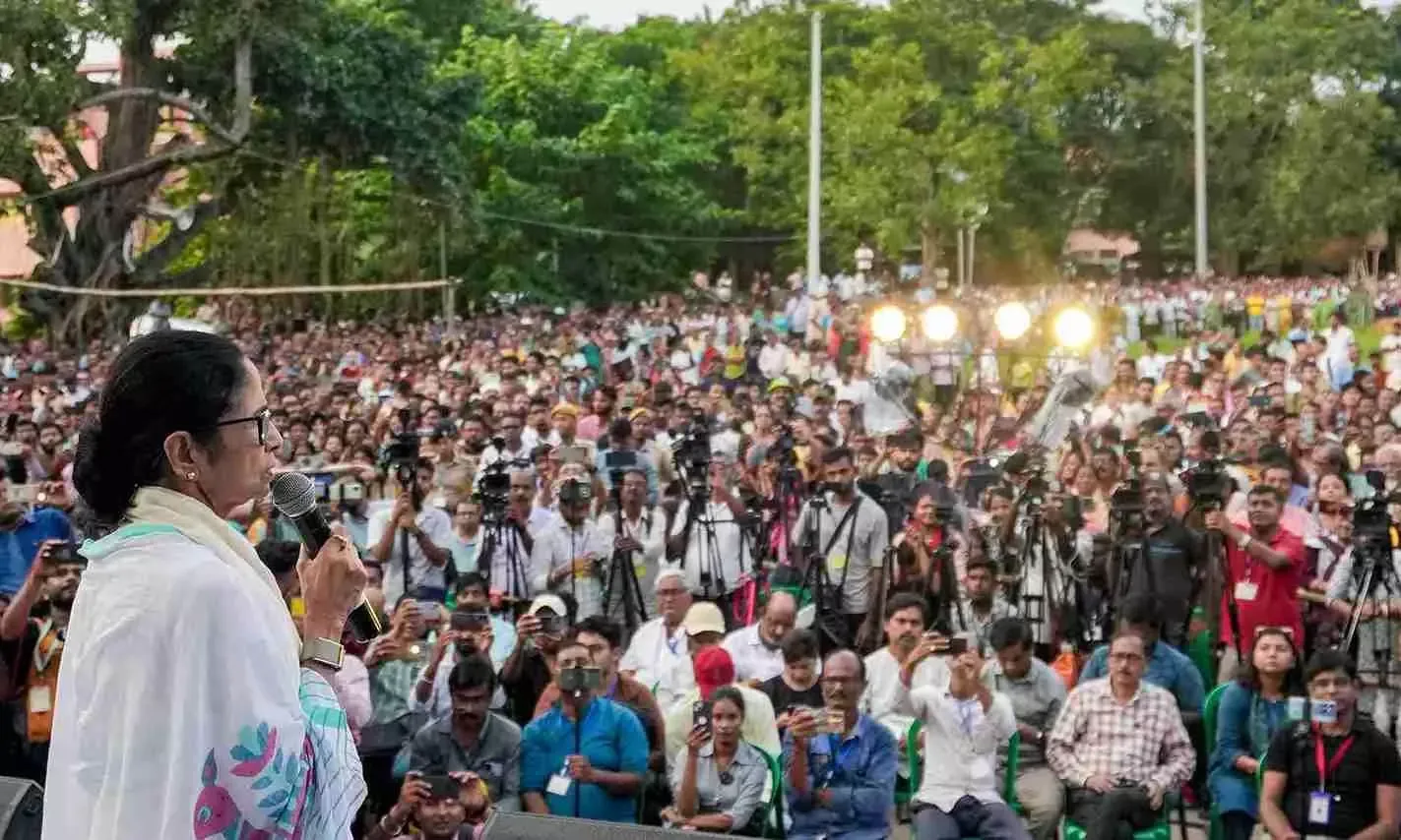 राजनीतिक हलचल तेज: ममता बनर्जी ने राहुल गांधी को संदेश भेजकर बुलाई इंडिया गठबंधन की बैठक