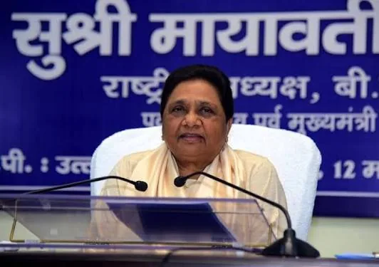 संगठन में बदलाव: मायावती ने तीन सेक्टर्स में बांटी बीएसपी, उत्तर प्रदेश और उत्तराखंड का जिम्मा खुद संभाला