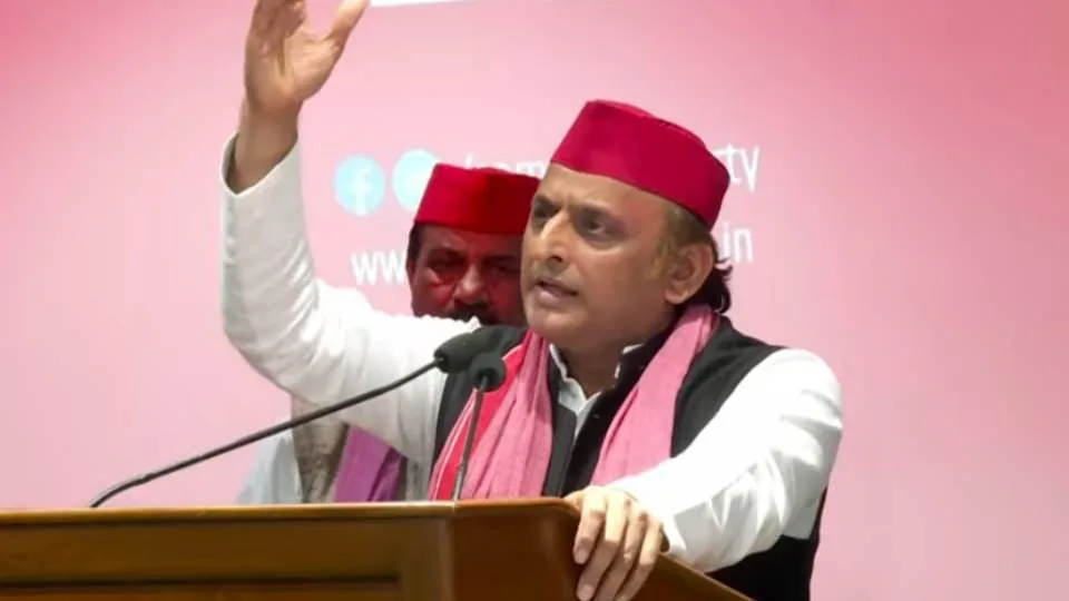राजनीतिक हमला: लखनऊ से गोरखपुर तक जलभराव और फेल व्यवस्था पर अखिलेश यादव ने सरकार को घेरा