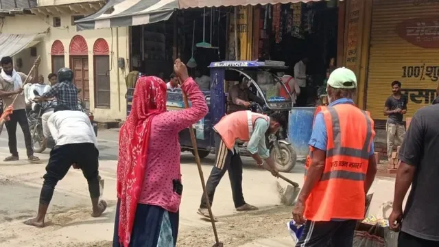 डिजिटल निगरानी की पहल: लाइव लोकेशन के जरिए ट्रैक किए जा रहे सफाईकर्मी