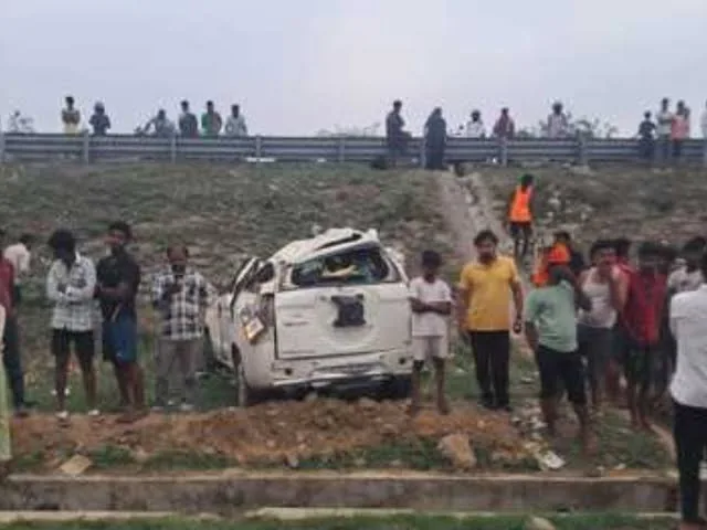 सड़क दुर्घटना में सहायता: अयोध्या जा रहे गोरखपुर के युवकों को देवदूत ने पहुंचाया अस्पताल