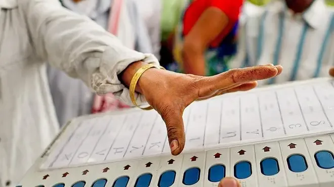 चुनाव आयोग का स्पष्टीकरण: विचारों के मतभेद से काम नहीं रुकता, सभी फैसले सामूहिक सहमति से होते हैं